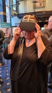Trygg-Grunn | ASVL konferanse | konferansedeltakere prøver VR