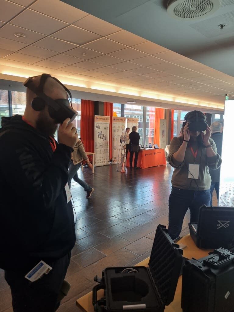 Trygg-Grunn AS | MTEK Asker 2024 | To personer tester VR brille